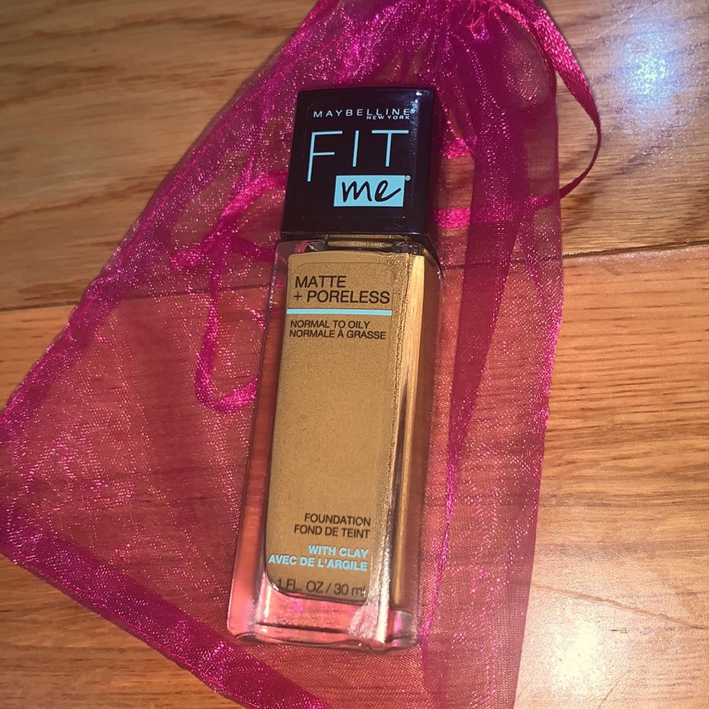 FIT ME!
MATTE + PORELESS FOUNDATION 335- Classic Tan